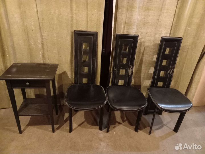 Стол и стулья