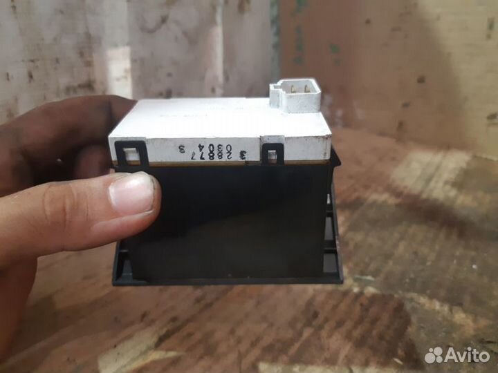 Часы салона Mitsubishi Pajero 2