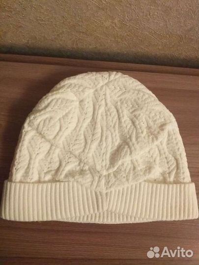 Платок и брошь, шапки весна - осень