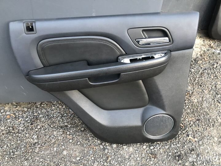 Обшивка двери задней Cadillac Escalade III 06-14