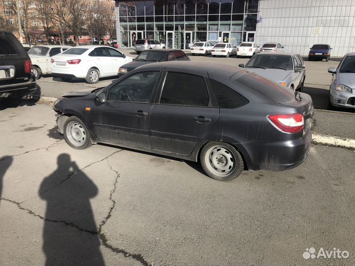 LADA Granta 1.6 МТ, 2015, битый, 250 000 км