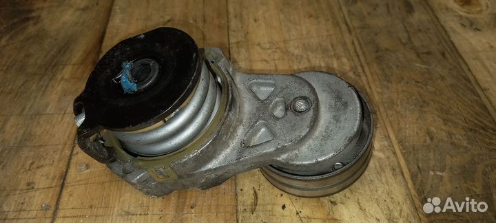 Натяжитель ремня генератора Opel Zafira B Astra H