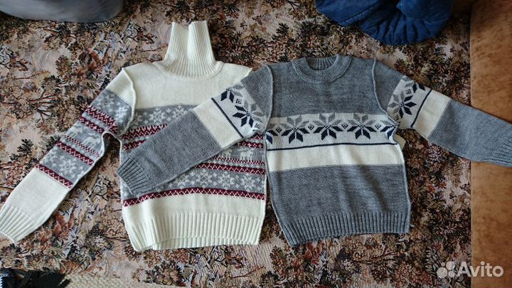Свитера новые 128