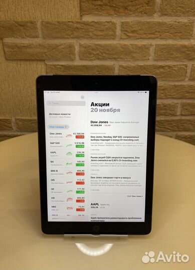 iPad 5 128Gb+Sim стилус и клавиатура новые