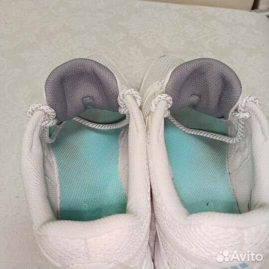 Кроссовки Adidas белые 39р