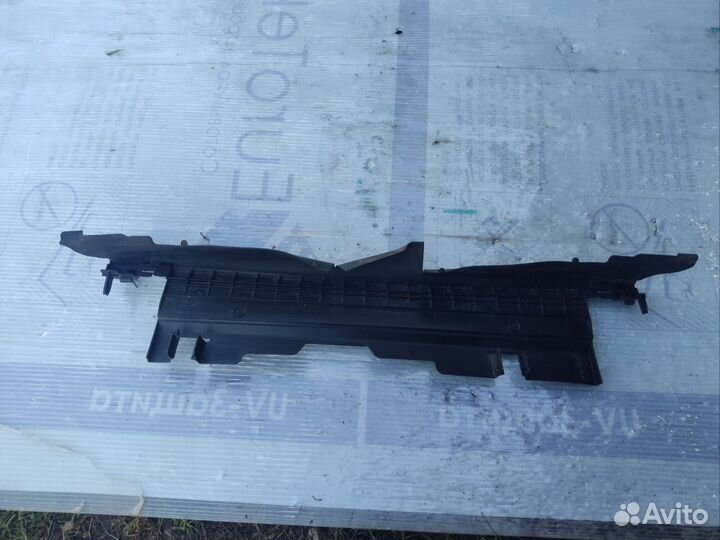 Дефлектор радиатора нижний Mercedes A2135050130