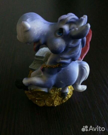 Настольная фигурка