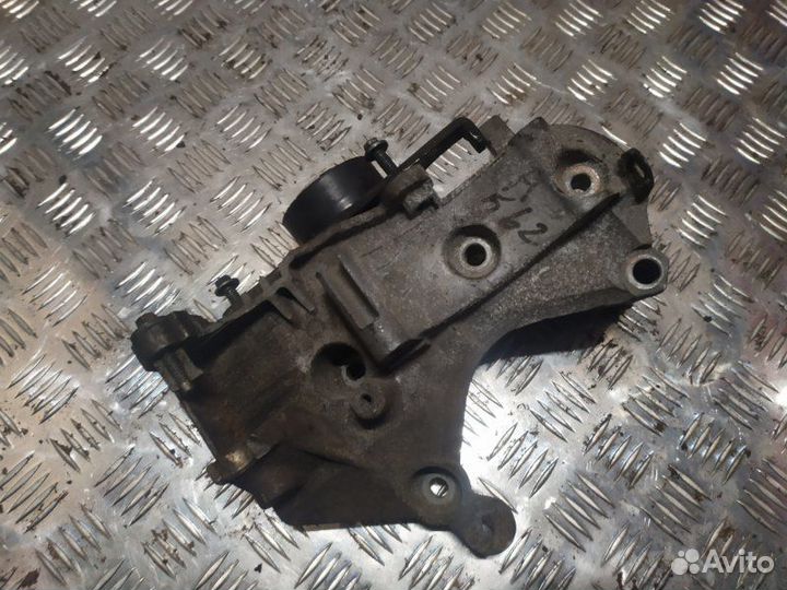 Кронштейн генератора Renault Logan 2 L8 2014-2018