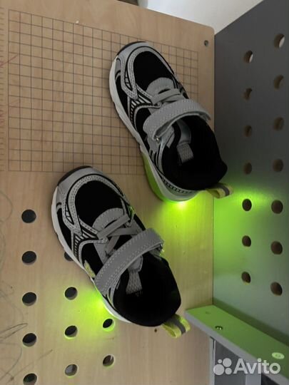 Кроссовки tombi 24 светящиеся