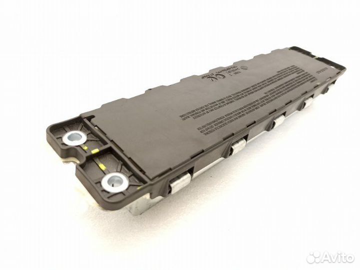 Подушка безопасности в колени Mercedes-Benz