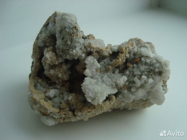 Сидерит, кальцит, пирит