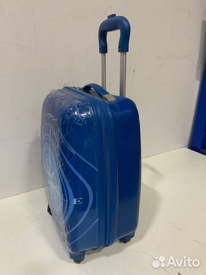 Чемодан на колесах детский новый