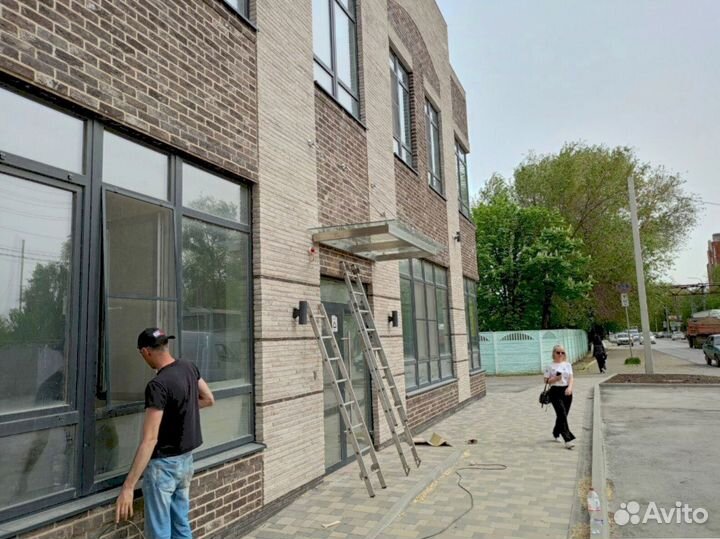 Козырек со стеклом на зажимной профиле