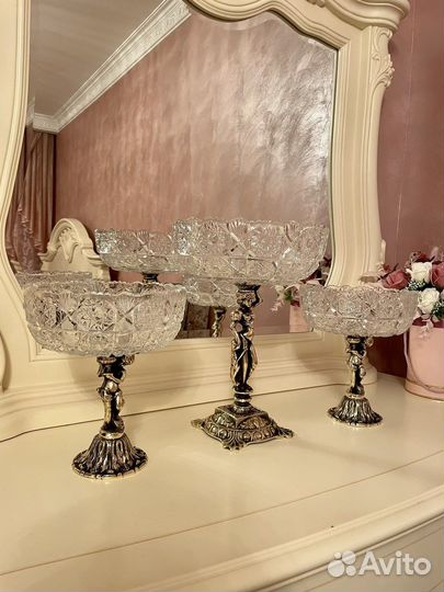 Вазы хрустальные на бронзовой ножке