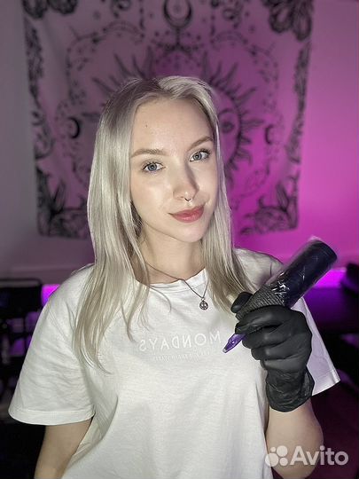 Тату мастер, татуировка в студии