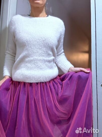 Белый джемпер пушистый