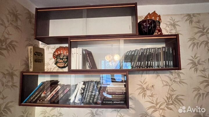 Полка книжная настенная