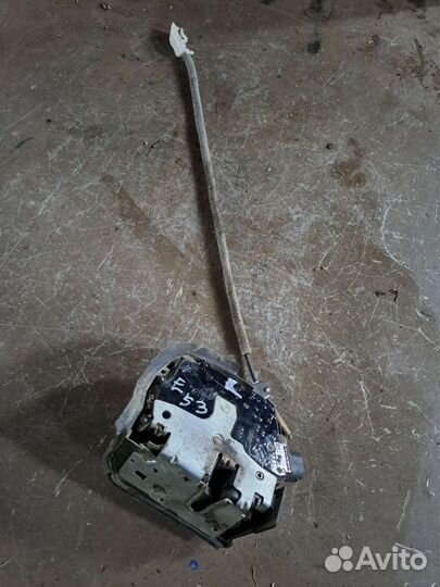 Замок двери задний левый BMW E53