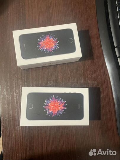 Коробка от iPhone SE