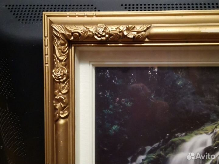 Картины.,водопад. с часами. 65см.на53см