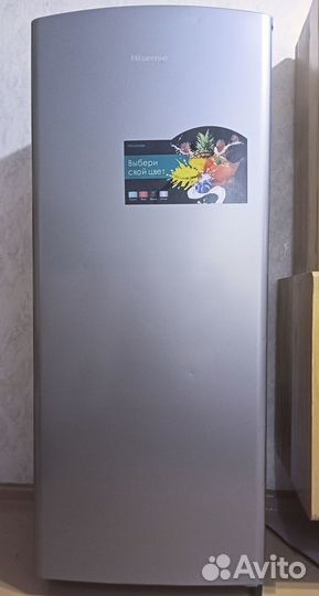 Холодильник с морозильником Hisense