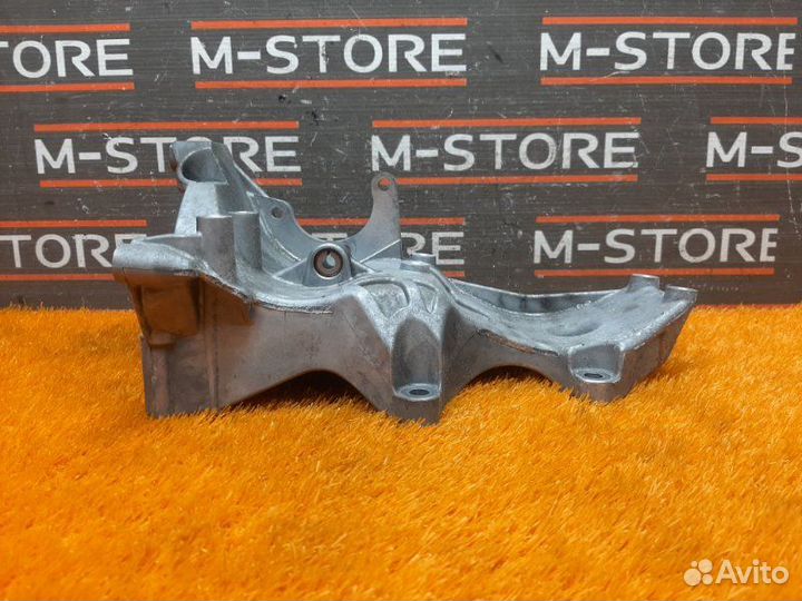 Кронштейн генератора Audi A4 B7/8E ALT 2007