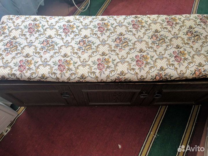 Вешалка для одежды настенная