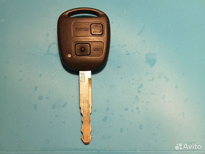 Оригинальный ключ Toyota Corolla чип 4D 71