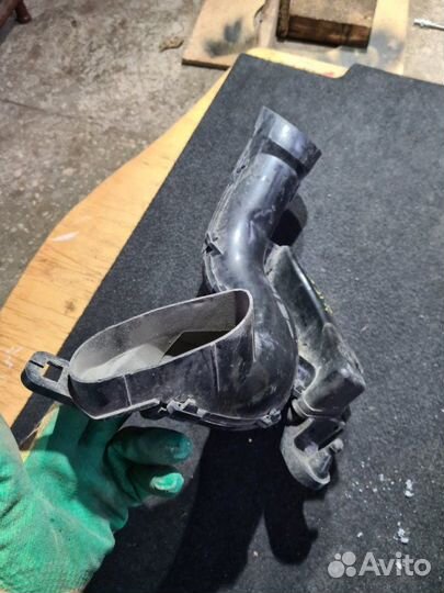 Воздухозаборник Nissan Juke F15 1.6 DDT 2011