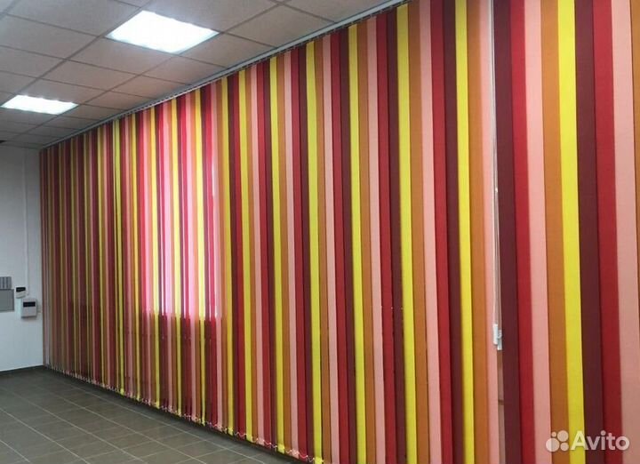 Рулонные шторы в коробе и с направляющими J1567