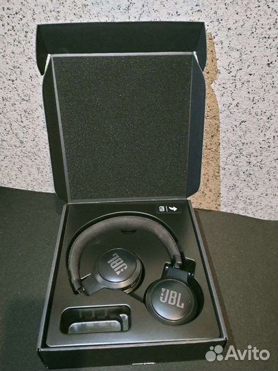 Беспроводные наушники jbl live 460 nc