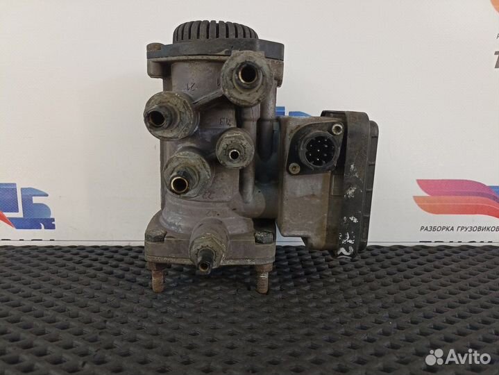 Кран управления тормозами прицепа