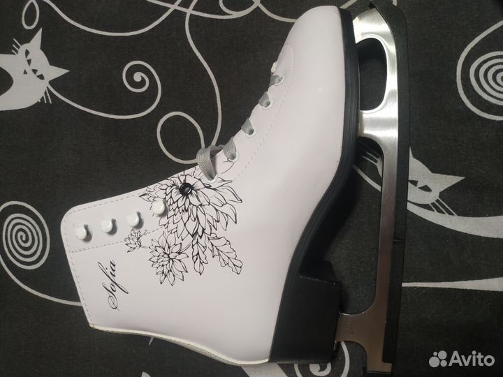 Коньки фигурные женские 39 размер