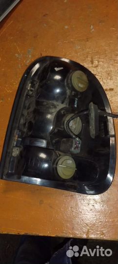 Dodge caravan 1998 задний левый Фонарь