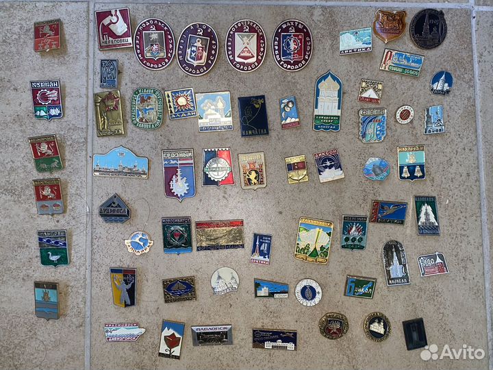 Винтажные значки СССР и заграничные и медаль