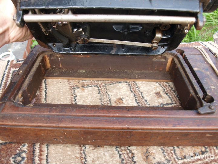 Швейная машинка зингер