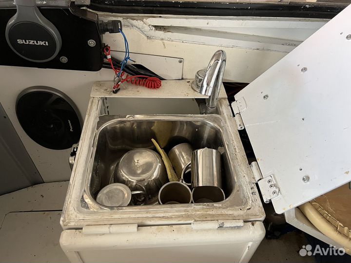 Катер Crosswind с кабино