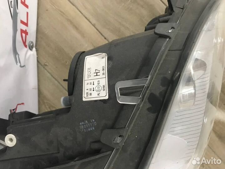 Фара правая на Mercedes W164 ML