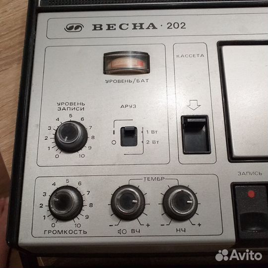 Магнитофон кассетный весна 202