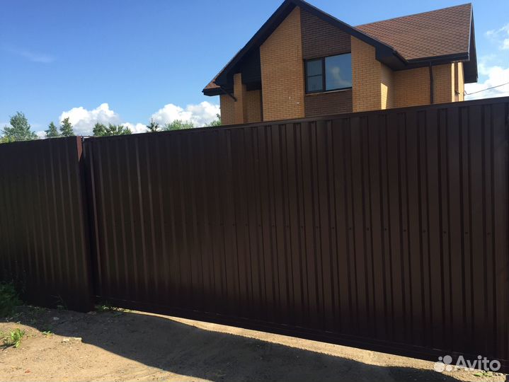 Установка заборов из штакетника профнастила