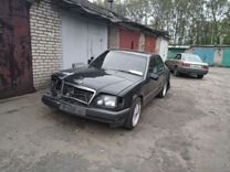 Mercedes-Benz W124 2.2 AT, 1993, битый, 336 000 км