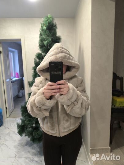 Шубка искусственная с капюшоном