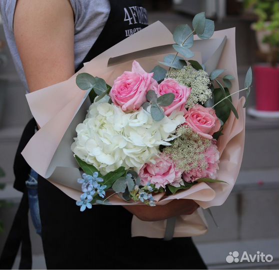 Букеты и цветы с доставкой в Москве