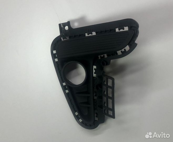 Рамка противотуманной фары правой Kia Rio 4 FB 201