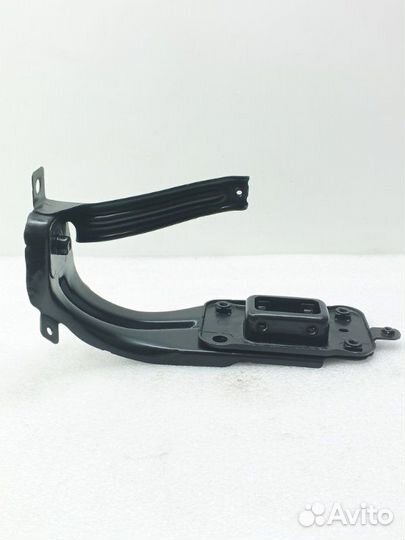 Кронштейн радиатора передний правый Mercedes-Benz