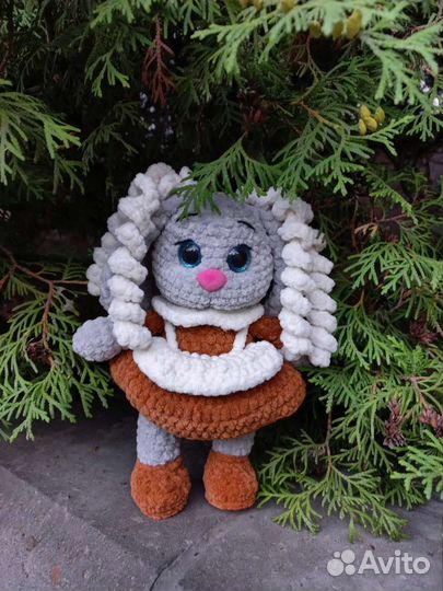 Мягкая игрушка Зайка первокласница