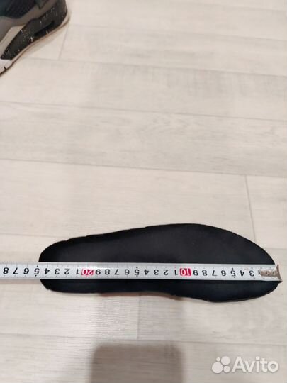 Продам кроссовки Jordan 4 retro 38размер