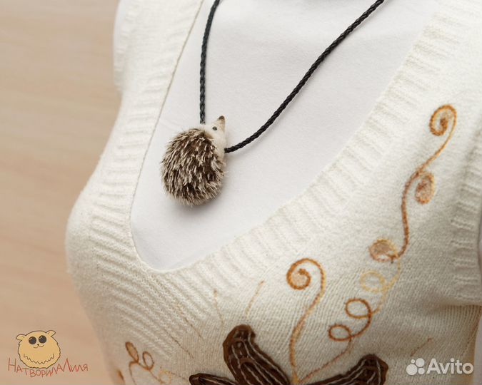 Ручной работы ёжик кулон из шерсти валяный