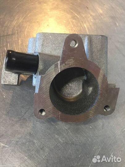 Корпус термостата металл 8V renault 8200493154