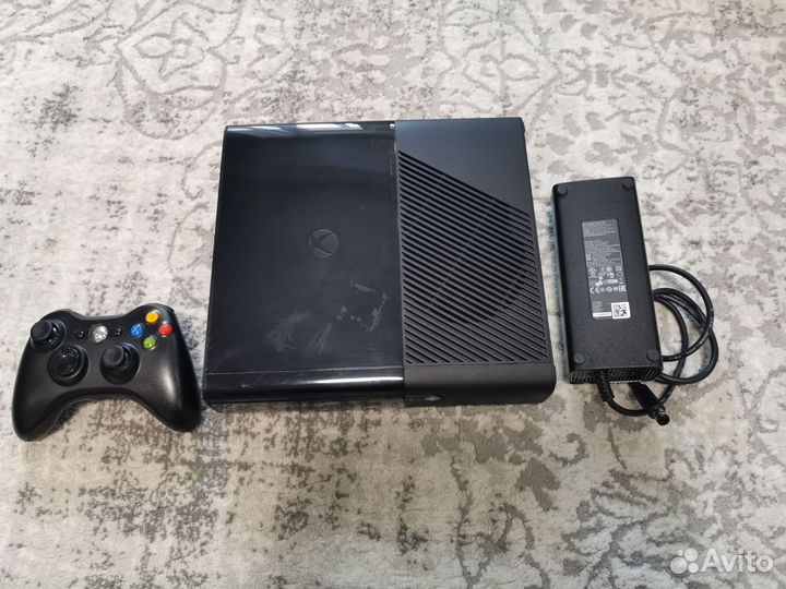 Игровая приставка Xbox 360e